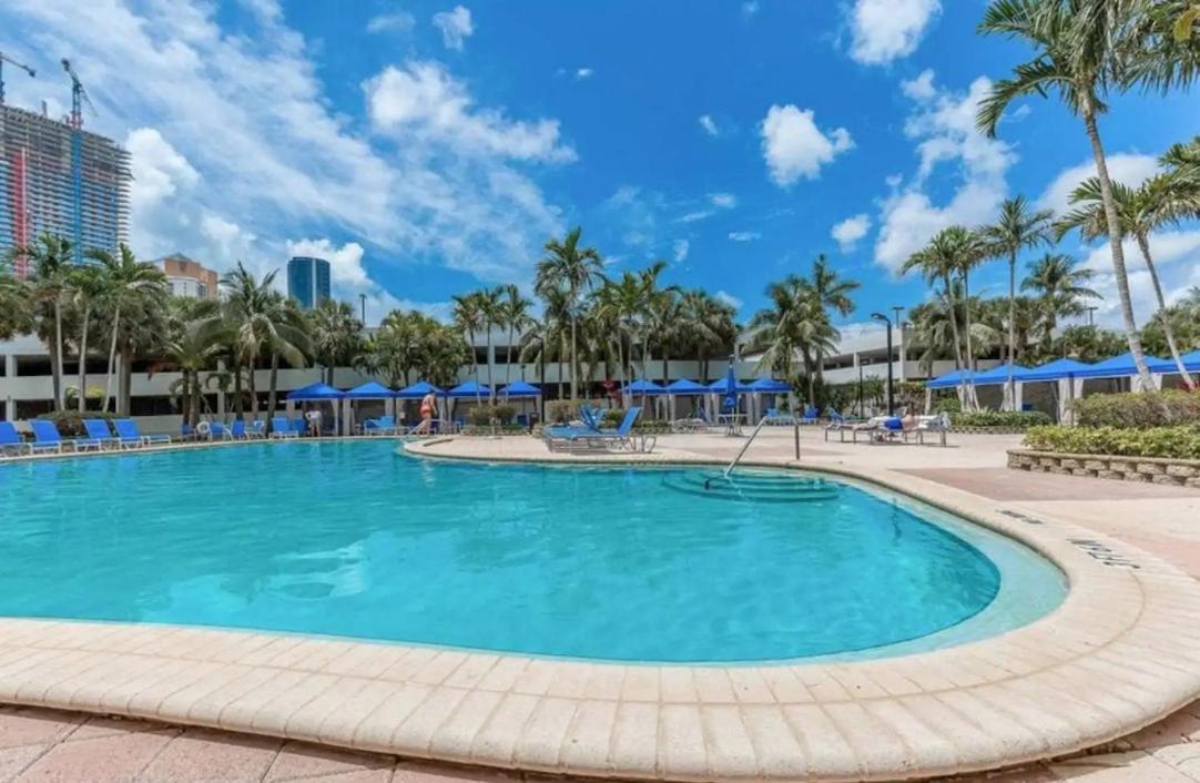 Beautiful Apartment Steps Away From The Beach Miami Beach Bagian luar foto