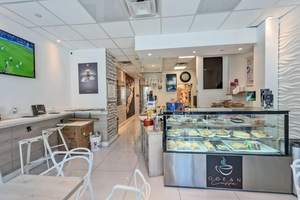 Beautiful Apartment Steps Away From The Beach Miami Beach Bagian luar foto
